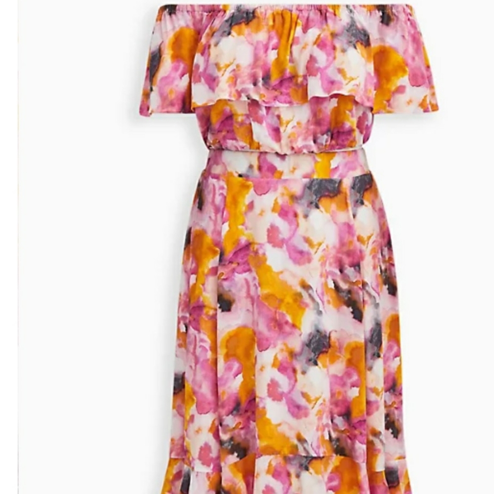 Gorgeous, flirty NWT Torrid skirt set